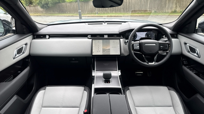Land Rover Range Rover Velar 3.0 D300 MHEV Belgravia Edition 5dr Auto Diesel Estate - Image 9